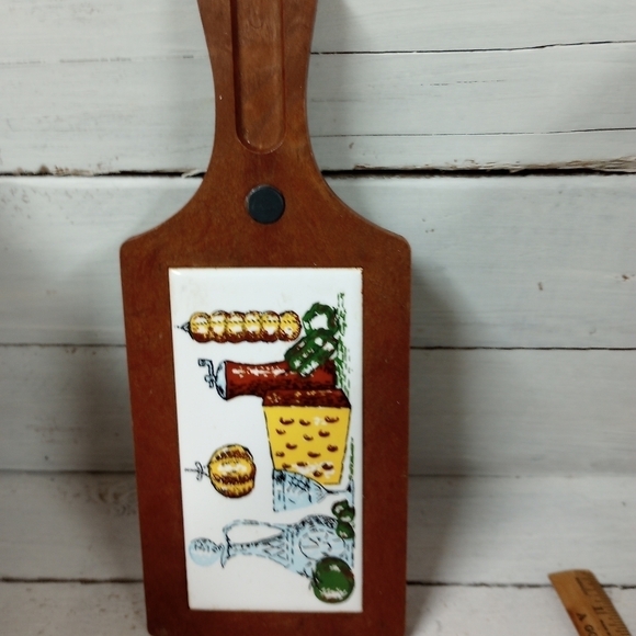 Vintage Kitsch Wooden Cutting Board for Cheese or Fruit With Ceramic Tile Inset - Picture 1 of 7